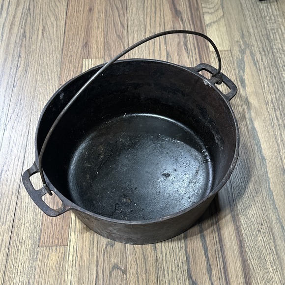 Vintage WAPAK No. 8 Cast Iron Dutch Oven Kettle Pot Rare W/ Handle Antique